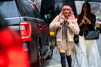 black shoes, dyed hair, graphic dress, graphic skirt, high boots, leather shoes, pink dress, pink fur, pink hair, pink jacket, printed dress, printed skirt, maisie williams, street style, jonathan paciullo, frenchystyle, NYFW, NEW YORK, AUTUMN WINTER 2019-2020, AW 19-20, FALL WINTER 2019-2020, FW 19-20, FW, fashion week, atmosphere details, horizontal, detail