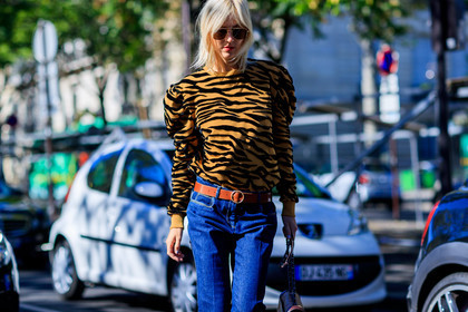 animal print, atmosphere details, blue denim, brown belt, denim pants, detail, fashion week, frenchystyle, FW, horizontal, jeans, jonathan paciullo, leather bag, leather belt, linda tol, PARIS, PFW, printed sweater, SPRING SUMMER 2017, SS 17, street style, sunglasses, trousers, zebra