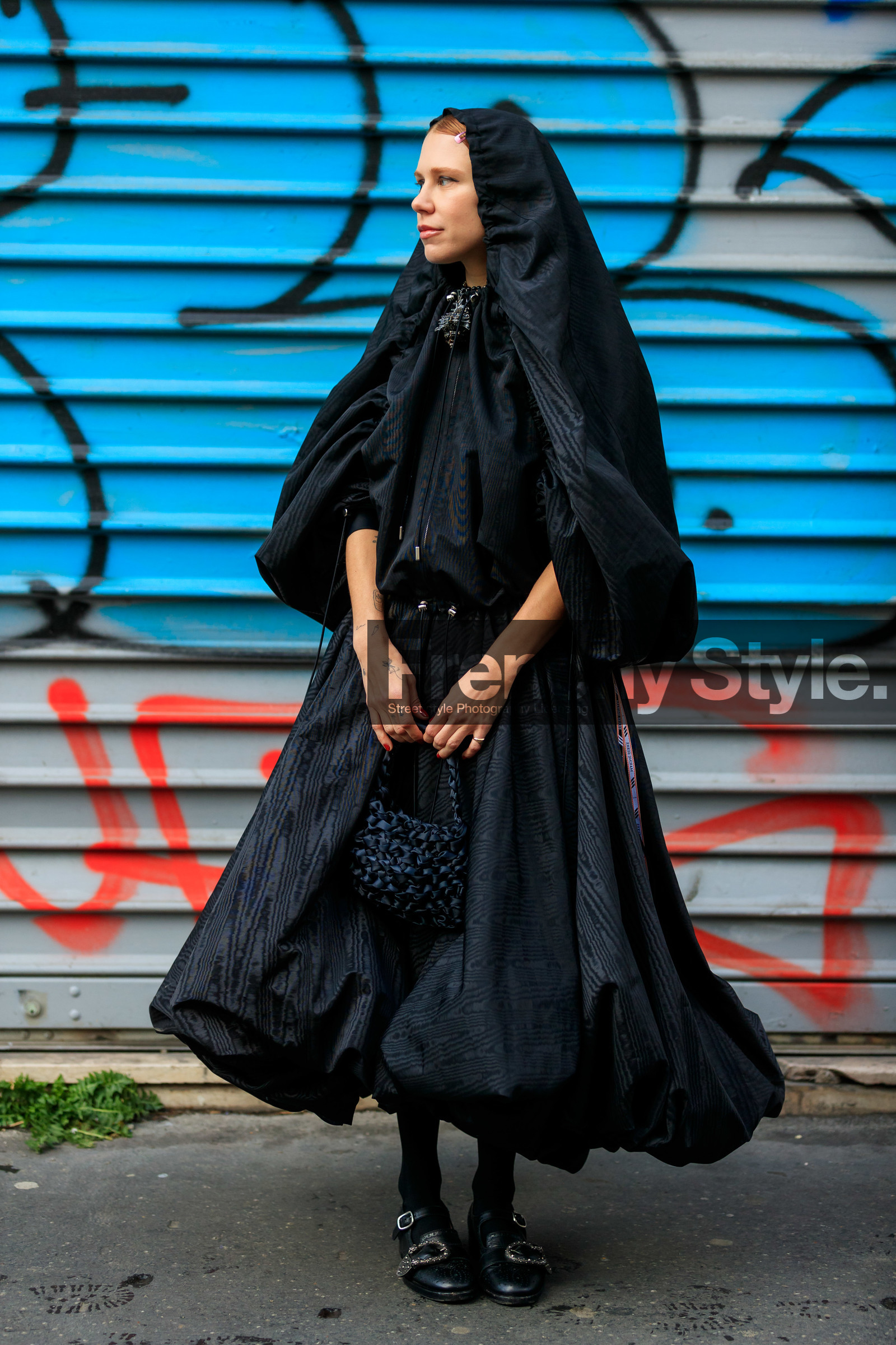 courtney trop, black dress, black jacket, black scarf, hair scarf, brocart jacket, brocart dress, zipped dress, zipped jacket, hair clip, shell necklace, balloon sleeves, long dress, black bag, black leather derbie, black tights, big buckle shoes, flat shoes, hand bag, plaited bag, marine serre dress, fashion week, frenchystyle, FW, jonathan paciullo, street style, PFW, PARIS, AUTUMN WINTER 2020-2021, FALL WINTER 2020-2021, FW 20-21, vertical, atmosphere details, detail