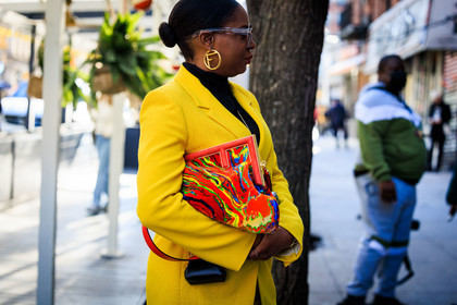 yellow blazer, fendi multiclor pouch bag, fendi loops earrings, dark sunglasses, details, fashion week, frenchystyle, FW, jonathan paciullo, street style, NYFW, NEW YORK, AUTUMN WINTER 2022-2023, FALL WINTER 2022_2023, FW 22-23, atmosphere details, horizontal