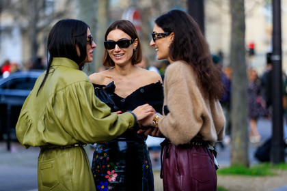 giorgia tordini, alessandra ambrosio, black cardigan, black vinyl skirt, black sunglasses, square shape glasses, half shoulder cardigan, floral printed skirt, pink skirt, miu miu look, miu miu cardigan, miu miu skirt, painted skirt, blue skirt, yellow skirt, fashion week, frenchystyle, FW, jonathan paciullo, street style, PFW, PARIS, horizontal, atmosphere details, detail