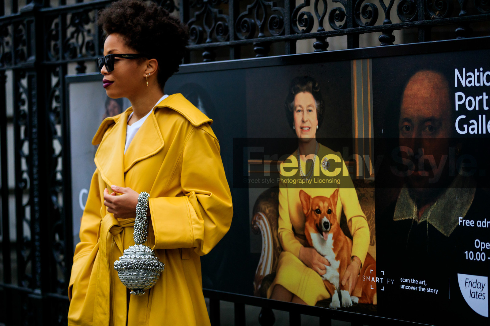 dark lips, earrings, leather bag, metallic bag, silver bag, sunglasses, trench coat, yellow coat, LONDON, LFW, fashion week, frenchystyle, FW, jonathan paciullo, street style, AUTUMN WINTER 2019-2020, AW 19-20, FW 19-20, FALL WINTER 2019-2020, horizontal, atmosphere details, detail