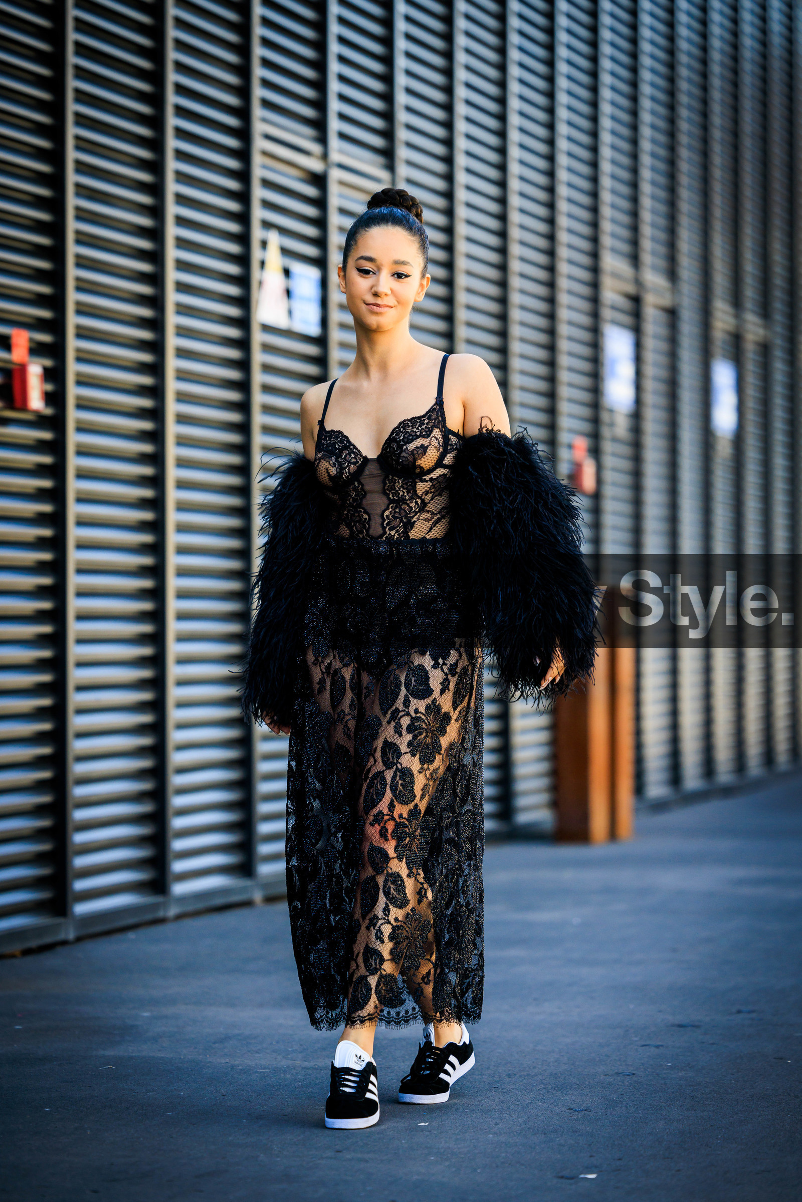 feather coat, black coat, high bow hair, embroidered dress, english broderies dress, black longdress, lena mahfouf, street style, jonathan paciullo, FW, frenchystyle, fashion week, MFW, MILAN, FALL WINTER 2022_2023, AUTUMN WINTER 2022-2023, FW 22-23, vertical, full length