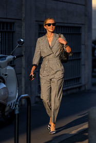 black sunglasses, bottega bag, grey blouse, grey monochrome, grey pants, Lisa Aiken, monochrome, print pump, pump, smartphone, sunglasses, zebra, grey suit, suit, fashion week, frenchystyle, FW, jonathan paciullo, street style, MFW, MILAN, SPRING SUMMER 2022, SS 22, vertical, full length