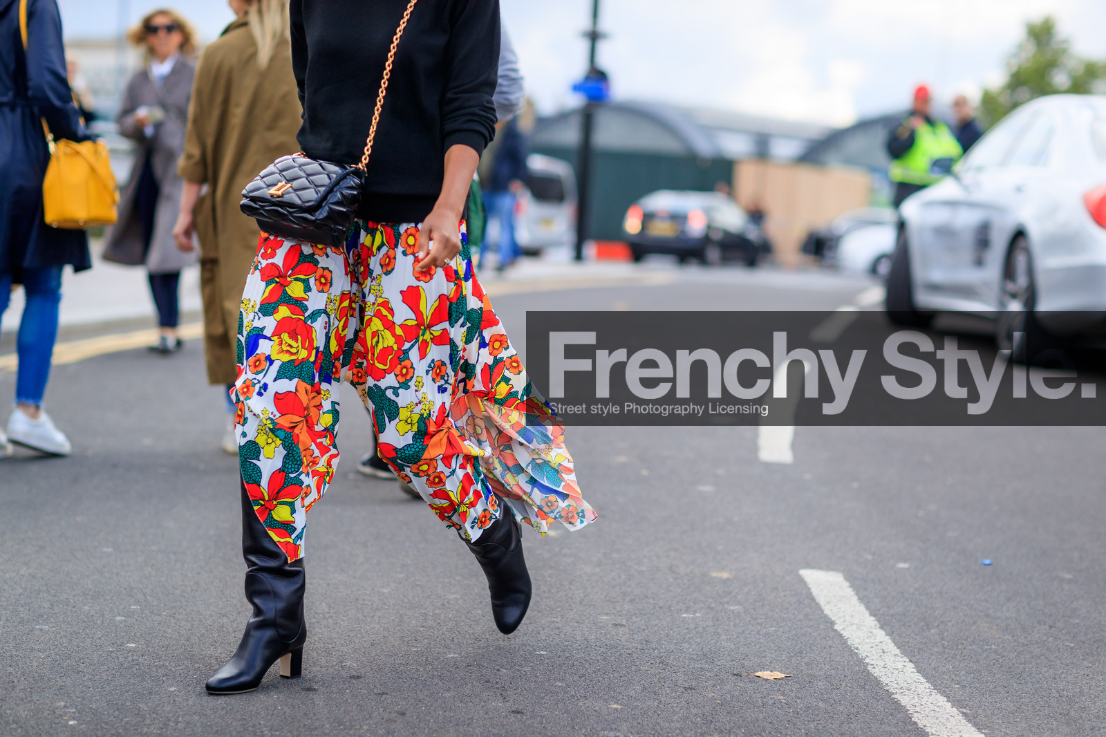 atmosphere details, black bag, black shoes, black sweater, detail, fashion week, floral, flowers, frenchystyle, FW, graphic skirt, high boots, high heels, horizontal, jonathan paciullo, leather bag, leather shoes, LFW, LONDON, louis vuitton, multicolor skirt, printed skirt, SPRING SUMMER 2018, SS 18, street style