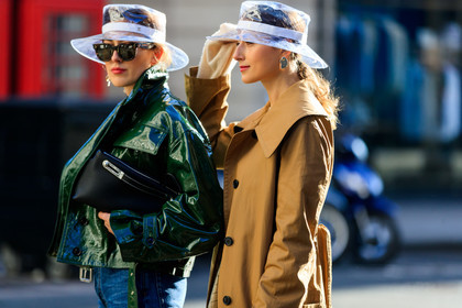 beige coat, black bag, chanel, green jacket, hermès, leather bag, leather jacket, sunglasses, transparent hat, street style, jonathan paciullo, FW, frenchystyle, fashion week, LFW, LONDON, AUTUMN WINTER 2018-2019, AW 18-19, FALL WINTER 2018-2019, FW 18-19, horizontal, atmosphere details, detail, julia haghjoo, sylvia haghjoo