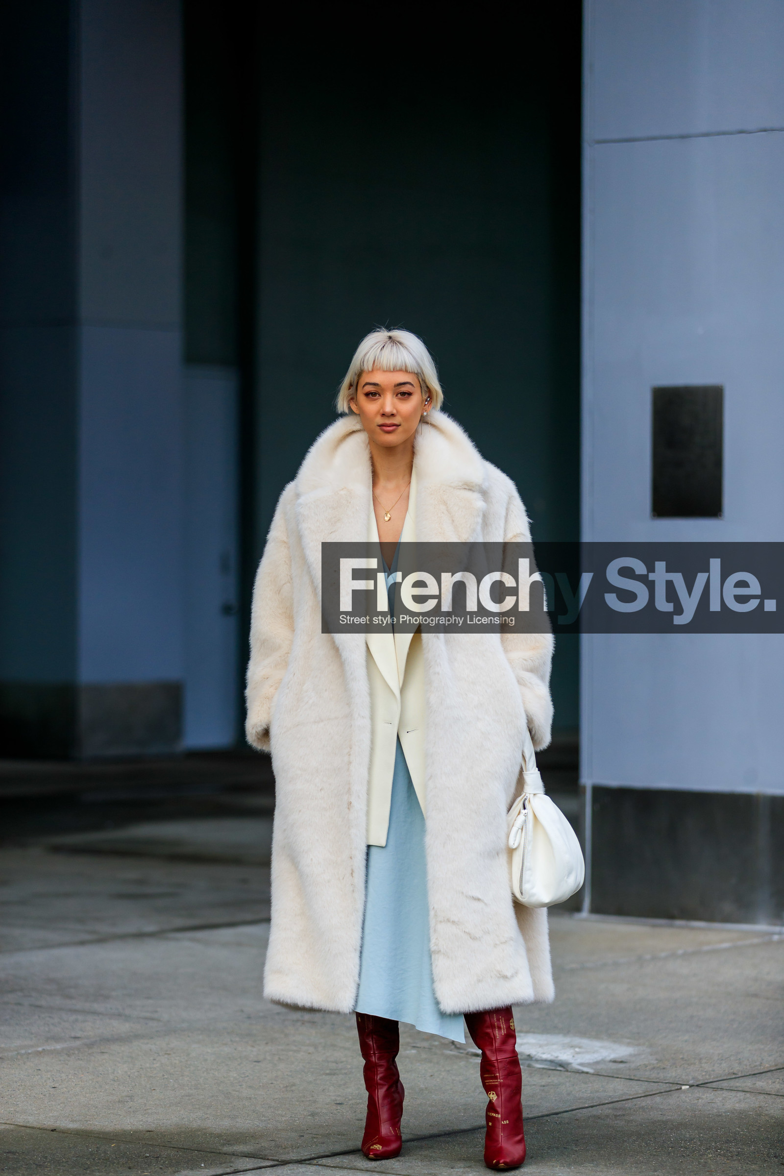 black jacket, blue dress, dyed hair, Fur coat, high boots, high heels, kim jones, leather bag, leather shoes, red boots, white bag, white coat, white fur, street style, jonathan paciullo, frenchystyle, NYFW, NEW YORK, AUTUMN WINTER 2019-2020, AW 19-20, FALL WINTER 2019-2020, FW 19-20, fashion week, FW, vertical, full length