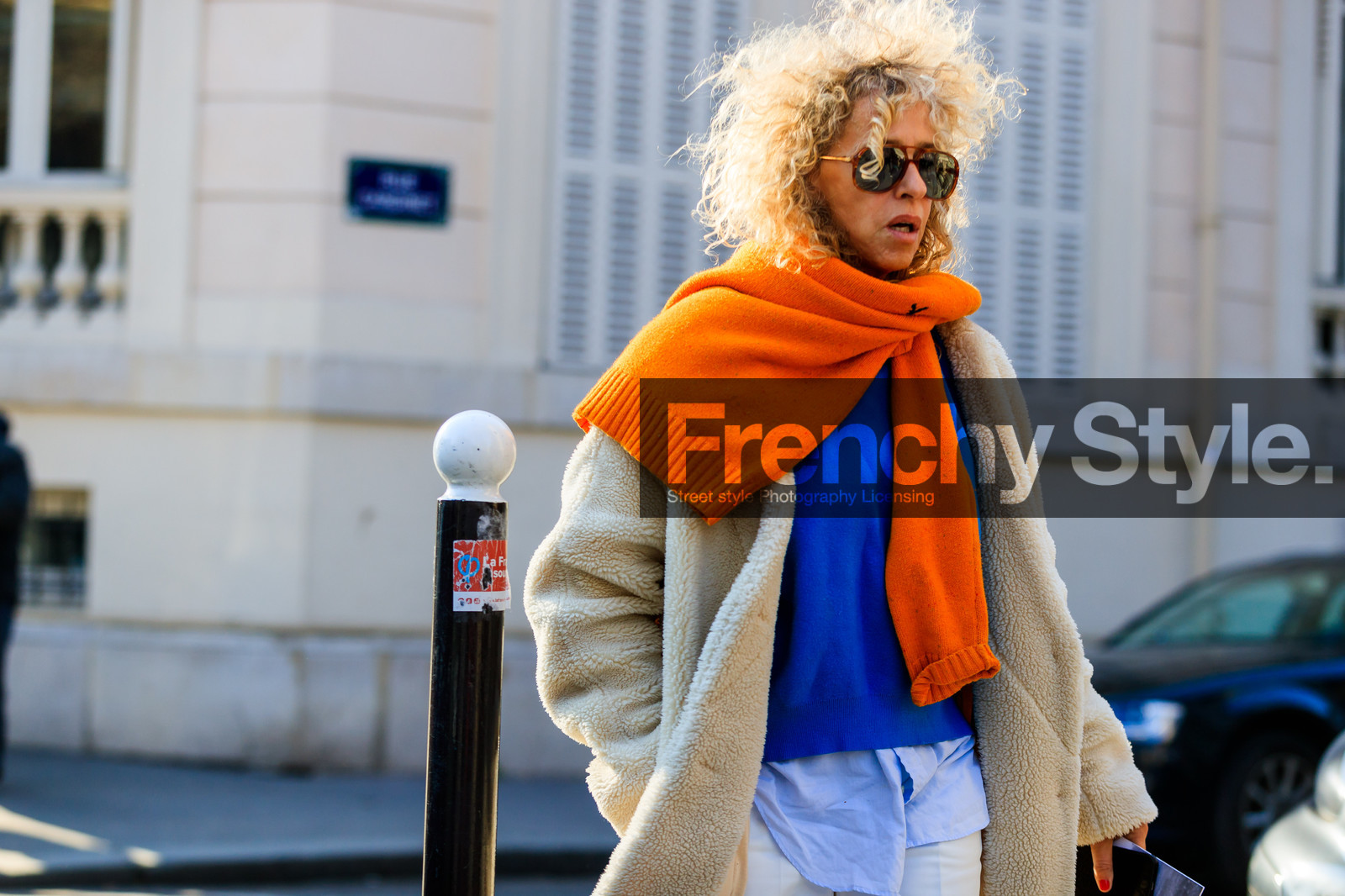 blue shirt, blue sweater, Fur coat, orange scarf, shearling, sunglasses, white coat, white fur, street style, jonathan paciullo, FW, frenchystyle, fashion week, PFW, PARIS, AUTUMN WINTER 2018-2019, FALL WINTER 2018-2019, FW 18-19, horizontal, atmosphere details