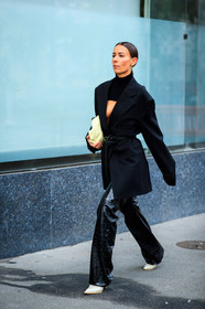 alice barbier, black leather pants, black leather boots, black leather belt, animal skin pants, flare pants, belted jacket, turtleneck pullover, black pullover, low necked jacket, low necked pullover, openwork pullover, white leather clutch, white leather boots, oversize jacket, fashion week, frenchystyle, FW, jonathan paciullo, street style, PFW, PARIS, SPRING SUMMER 2021, SS 21, vertical, full length