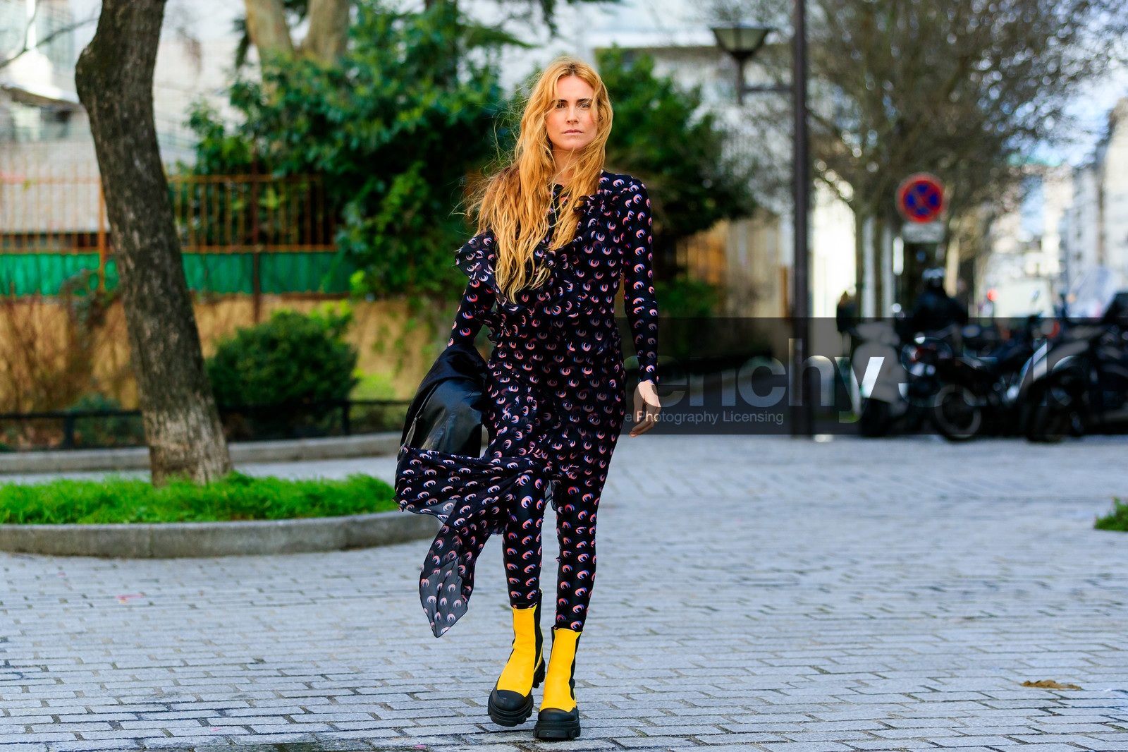 blanca miro scrimieri, black leather jacket, black top, black dress, black pants, monogrammed dress, monogrammed top, blue top, blue dress, blue pants, pink pants, pink top, pink dress, ruffle dress, technical fabric top, marine serre look, marine serre pants, marine serre dress, marine serre top, yellow leather boots, chelsea boots, big sole boots, celine boots, monogrammed pants, fashion week, frenchystyle, FW, jonathan paciullo, street style, PFW, PARIS, AUTUMN WINTER 2020-2021, FALL WINTER 2020-2021, FW 20-21, horizontal, full length, atmosphere details