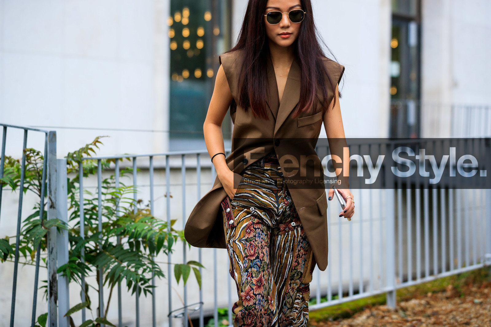 yoyo cao, rayban sunglasses, metalic frame sunglasses, golden frame sunglasses, brown jacket, sleeveless jacket, patchwork pants, embroidered pants, floral embroidered pants, fashion week, frenchystyle, FW, jonathan paciullo, street style, SPRING SUMMER 2020, SS 20, PFW, PARIS, horizontal, atmosphere details, detail