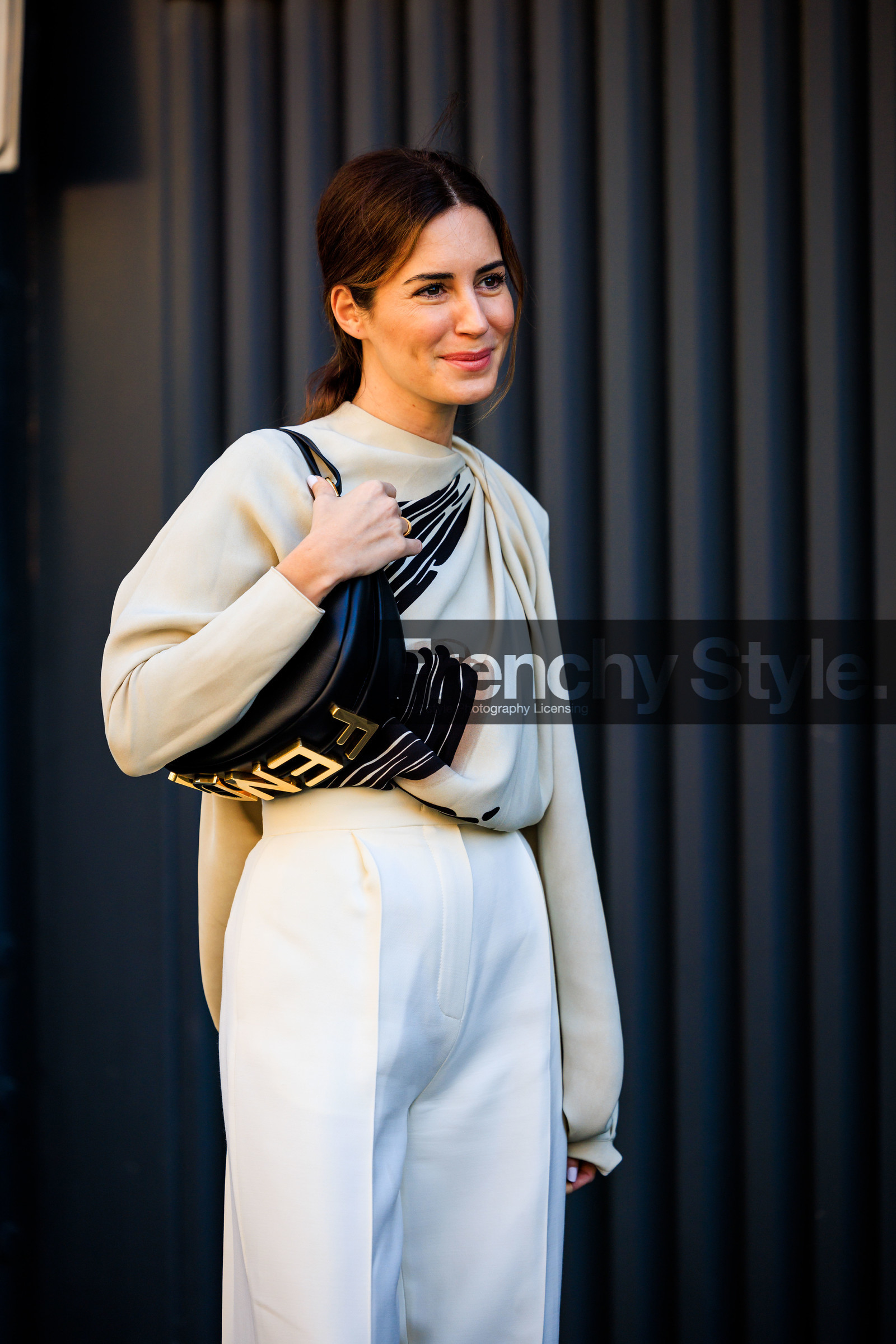 fendi handbag, black handbag, leather handbag, fendi black bag, white trousers, highwaist pants, burgundy shoes, cream pleated top, minimal look, printed top, close up, gala gonzalez, fashion week, frenchystyle, FW, jonathan paciullo, street style, MFW, MILAN, FALL WINTER 2022_2023, AUTUMN WINTER 2022-2023, FW 22-23, vertical, atmosphere details