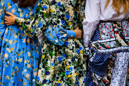 blue dress, floral, flowers, graphic dress, graphic skirt, printed dress, printed skirt, white shirt, street style, jonathan paciullo, FW, frenchystyle, fashion week, LFW, LONDON, AUTUMN WINTER 2018-2019, AW 18-19, FALL WINTER 2018-2019, FW 18-19, horizontal, atmosphere details, detail