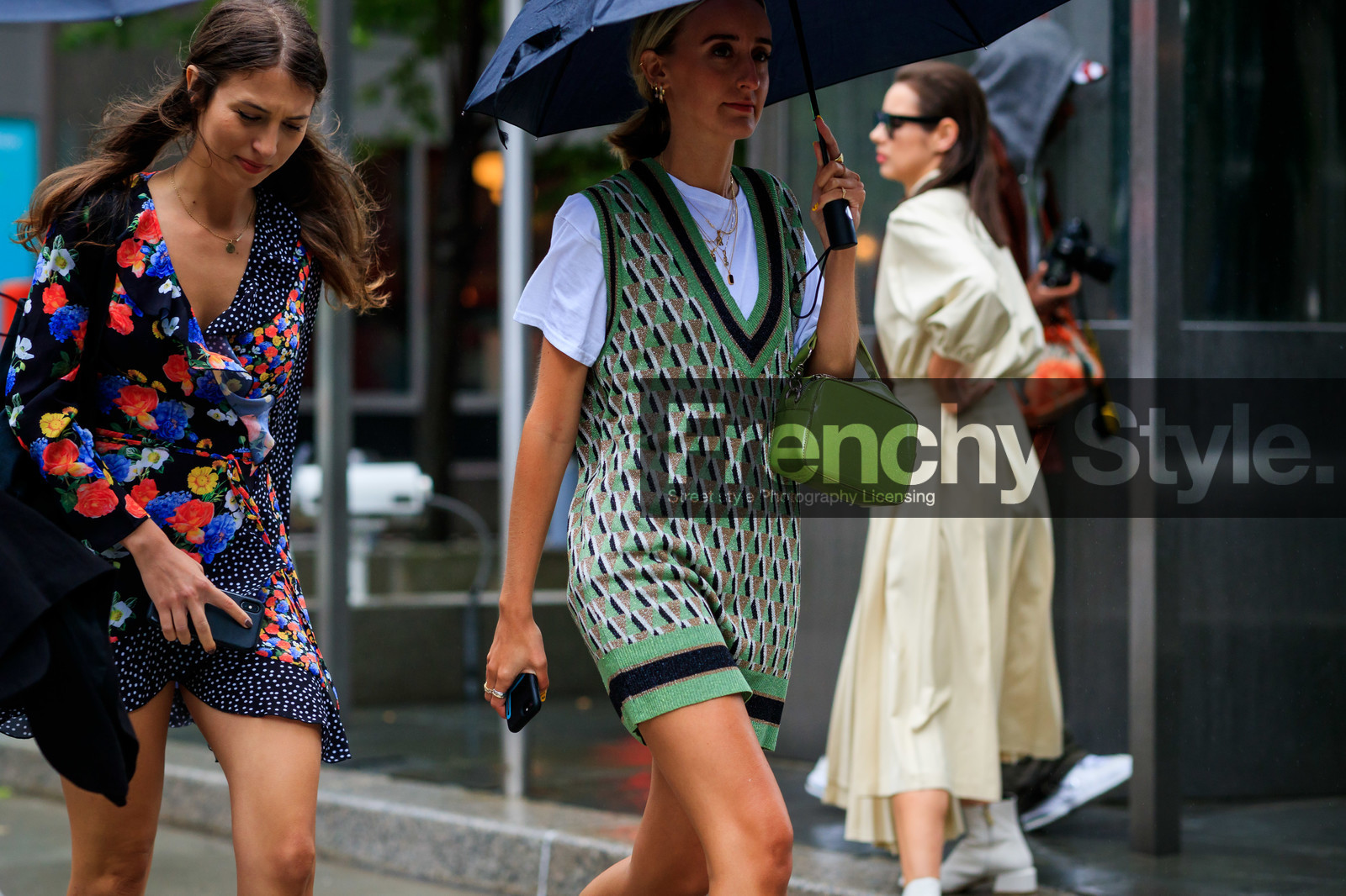 earrings, graphic dress, green bag, green dress, leather bag, necklace, printed dress, sleeveless, umbrella, white t shirt, fashion week, frenchystyle, FW, jonathan paciullo, street style, NEW YORK, NYFW, SPRING SUMMER 2020, SS 20, horizontal, atmosphere details, detail
