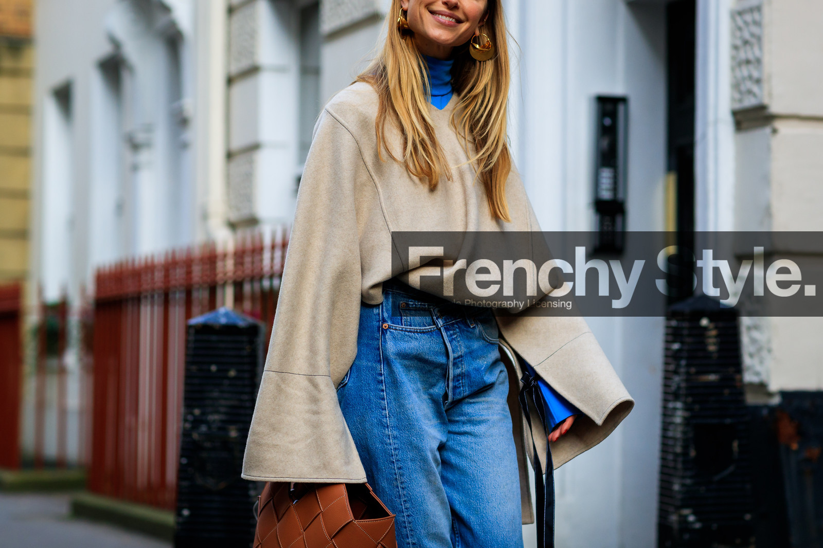 beige sweater, blue denim, brown bag, denim pants, jeans, leather bag, loewe, trousers, fashion week, frenchystyle, FW, jonathan paciullo, street style, LFW, LONDON, AUTUMN WINTER 2018-2019, AW 18-19, FALL WINTER 2018-2019, FW 18-19, horizontal, atmosphere details, detail, pernille teisbaek