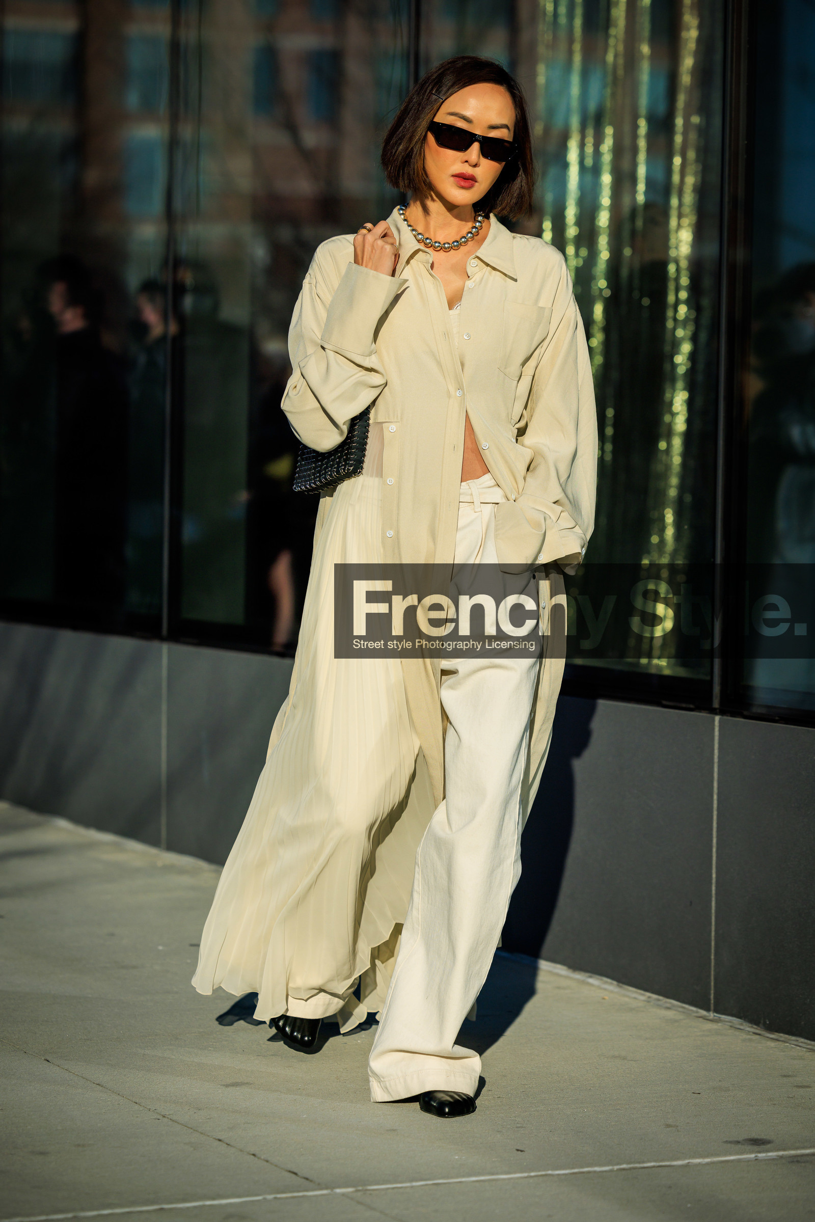 details, full black look, black pants, white striped pants, full white look, cream look, minimal look, black sunglasses, black shoes, long trench coat, white trench coat, silver pearls, pearls necklace, cropped top, striped black and white pants, baggy pants, short hair, Chriselle Lim, street style, jonathan paciullo, FW, frenchystyle, fashion week, NYFW, NEW YORK, AUTUMN WINTER 2022-2023, FALL WINTER 2022_2023, FW 22-23, vertical, full length