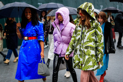 black and white bag, black pants, blue coat, down jacket, floral, flowers, graphic bag, graphic jacket, hood, leather bag, leather pants, pink pants, printed bag, printed jacket, purple jacket, red belt, striped bag, sunglasses, trench coat, trousers, umbrella, street style, jonathan paciullo, FW, frenchystyle, fashion week, NYFW, NEW YORK, AUTUMN WINTER 2018-2019, AW 18-19, FALL WINTER 2018-2019, FW 18-19, atmosphere details, horizontal, detail, vanessa hong