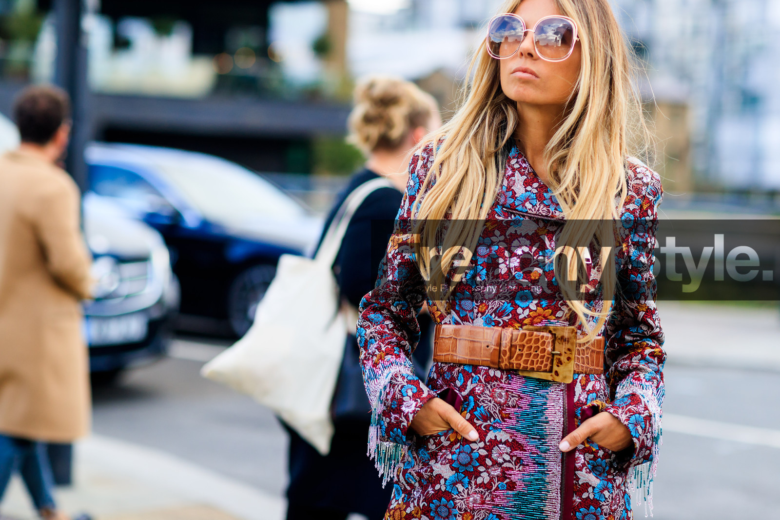 atmosphere details, brown belt, detail, embroidered coat, erica pelosini, fashion week, floral, flowers, frenchystyle, FW, horizontal, jonathan paciullo, leather belt, LFW, LONDON, multicolor jacket, printed coat, SPRING SUMMER 2018, SS 18, street style