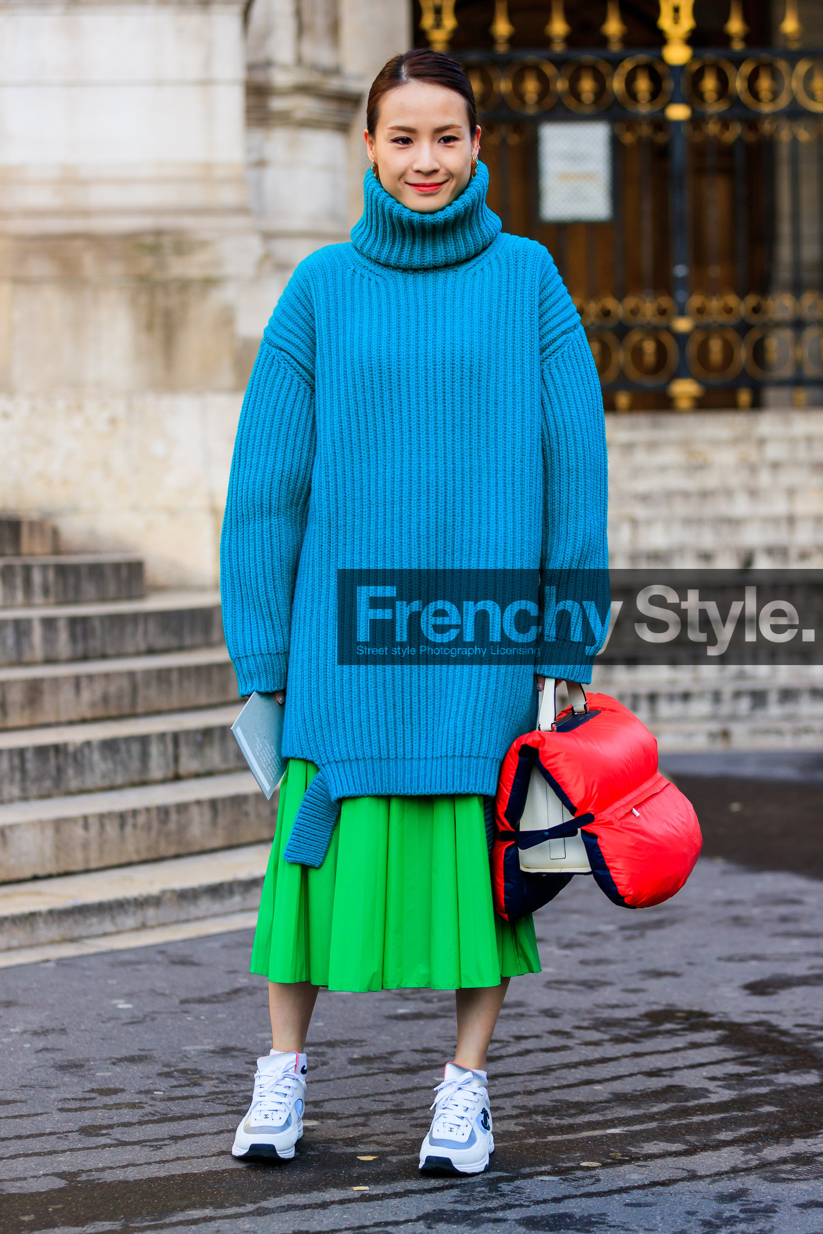 blue sweater, chanel, graphic bag, green skirt, leather bag, leather shoes, maison martin margiela, oversize, pleated skirt, printed bag, red bag, turtleneck sweater, white sneakers, street style, jonathan paciullo, FW, frenchystyle, fashion week, PFW, PARIS, AUTUMN WINTER 2018-2019, FALL WINTER 2018-2019, FW 18-19, vertical, full length