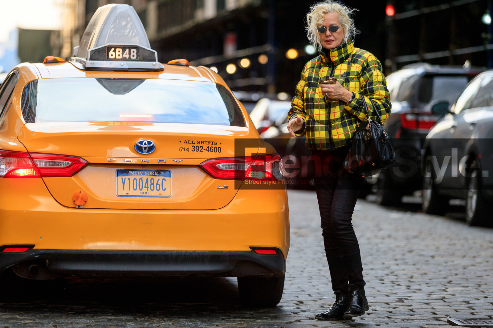 ellen von unwerth, yellow coat, nike jacket, checked coat, cropped coat, down jacket, black coat, black pants, black leather bag, chloe bag, metalic frame sunglasses, fashion week, frenchystyle, FW, jonathan paciullo, street style, NYFW, NEW YORK, AUTUMN WINTER 2020-2021, FALL WINTER 2020-2021, FW 20-21, horizontal, atmosphere details, full length