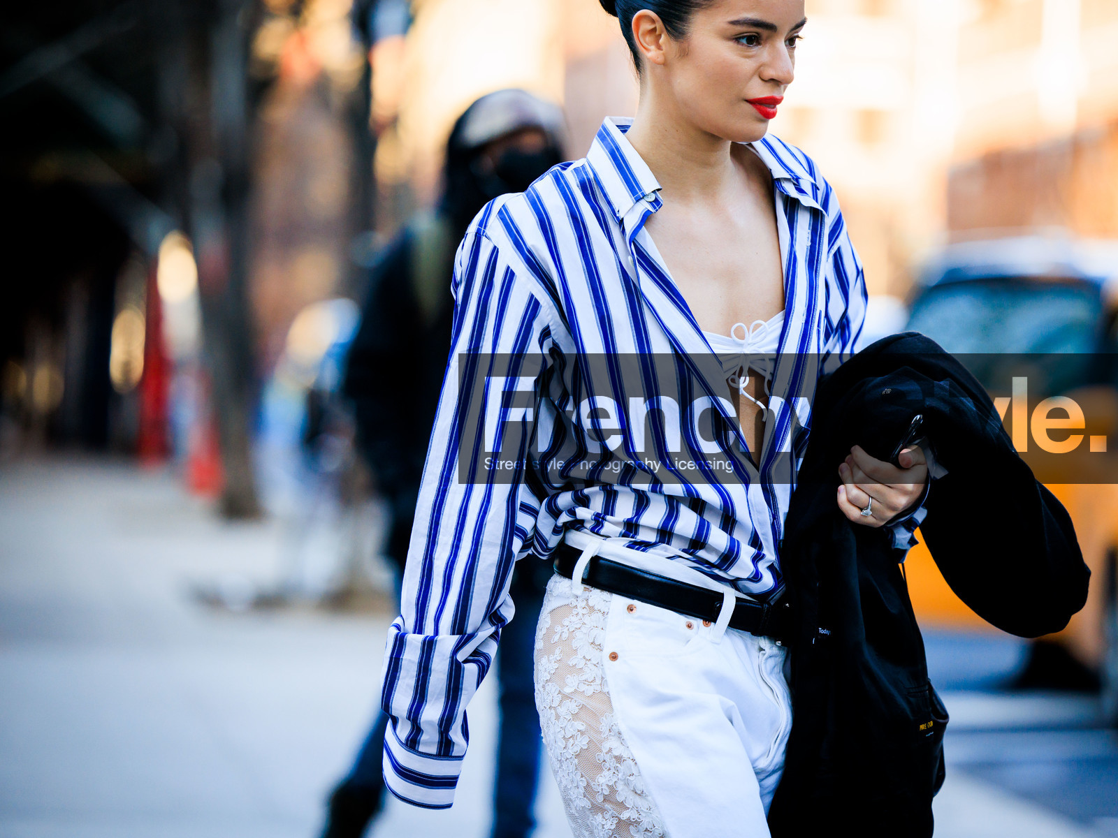 details, full black look, black pants, white striped pants, close up, striped shirt, blue and white shirt, white bra, white pants, black belt, black jacket, red lips, make up, wet make up, coco baudelle, fashion week, frenchystyle, FW, jonathan paciullo, street style, NYFW, NEW YORK, AUTUMN WINTER 2022-2023, FALL WINTER 2022_2023, FW 22-23, atmosphere details, horizontal