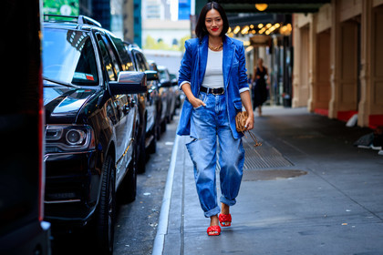 black belt, blazer, blue denim, bottega veneta, camel bag, denim jacket, denim pants, graphic bag, high heels, jeans, leather bag, leather shoes, necklace, printed bag, red lips, red shoes, Tiffany Hsu, trousers, white t shirt, street style, jonathan paciullo, FW, frenchystyle, fashion week, NEW YORK, NYFW, SPRING SUMMER 2020, SS 20, horizontal, atmosphere details, full length