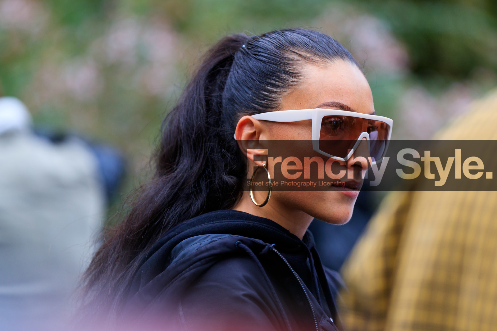 hoop earrings, golden earrings, white sunglasses, big sunglasses, square shape glasses, futurist shape sunglasses, close up detail, fashion week, frenchystyle, FW, jonathan paciullo, street style, SPRING SUMMER 2020, SS 20, PFW, PARIS, horizontal, atmosphere details, detail