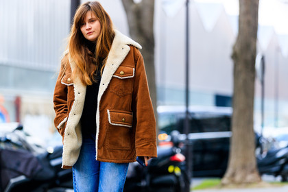 blue denim, brown jacket, denim pants, jeans, shearling, trousers, fashion week, frenchystyle, FW, jonathan paciullo, street style, PFW, PARIS, AUTUMN WINTER 2018-2019, FALL WINTER 2018-2019, FW 18-19, horizontal, atmosphere details, eugenie trochu