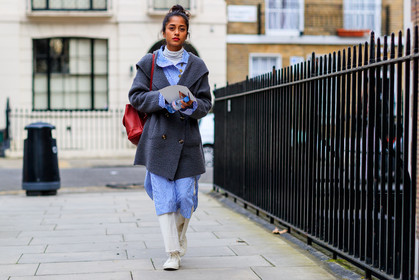 black belt, blue shirt, grey jacket, leather bag, leather belt, leather shoes, red bag, red lips, striped shirt, trousers, white pants, white sneakers, street style, jonathan paciullo, FW, frenchystyle, fashion week, LFW, LONDON, AUTUMN WINTER 2018-2019, AW 18-19, FALL WINTER 2018-2019, FW 18-19, horizontal, atmosphere details, full length