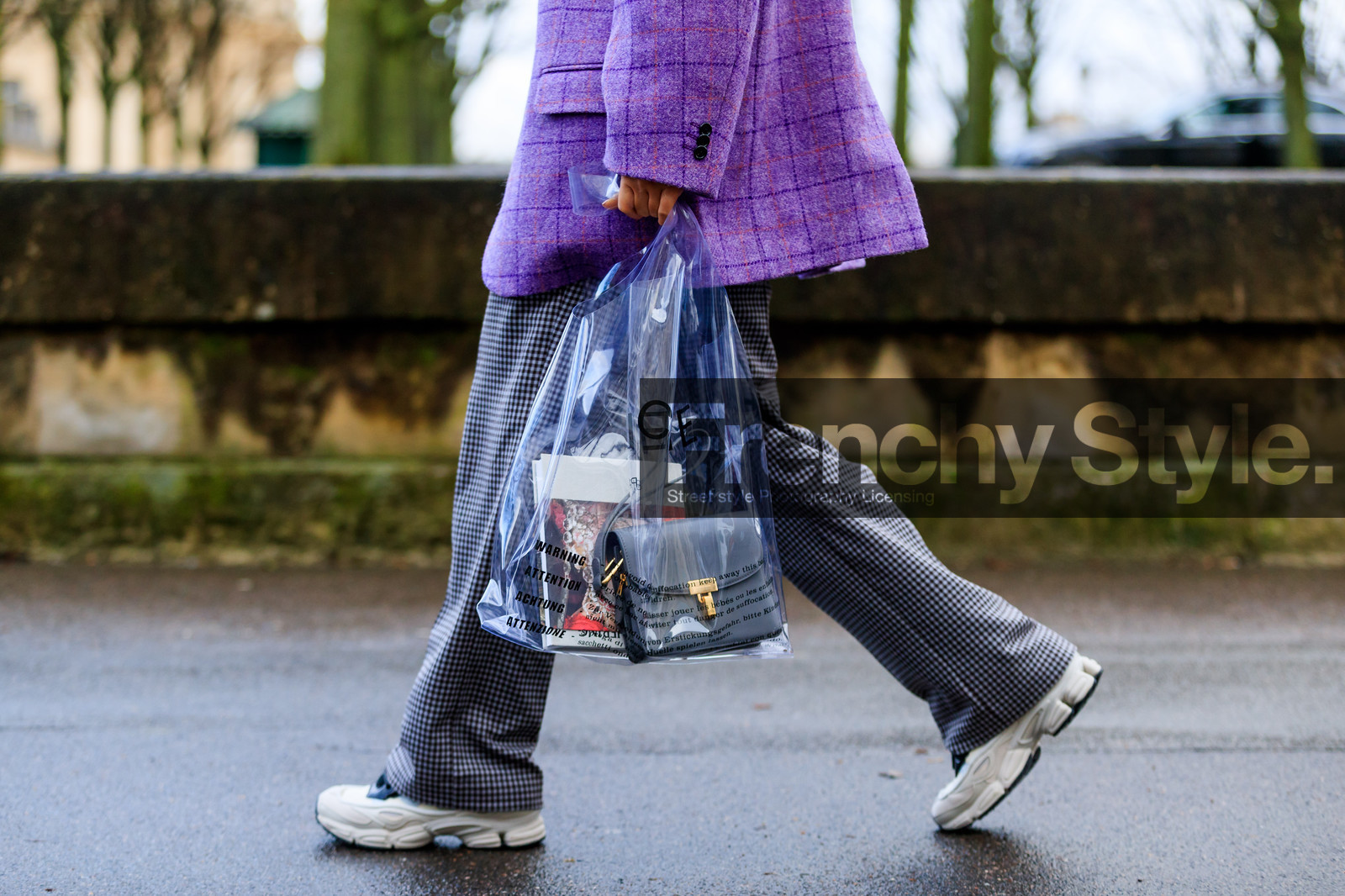 black and white, blazer, checked, céline, gingham, graphic jacket, leather bag, leather shoes, plaid, printed jacket, purple jacket, transparent bag, trousers, white sneakers, street style, jonathan paciullo, FW, frenchystyle, fashion week, PFW, PARIS, AUTUMN WINTER 2018-2019, FALL WINTER 2018-2019, FW 18-19, horizontal, atmosphere details