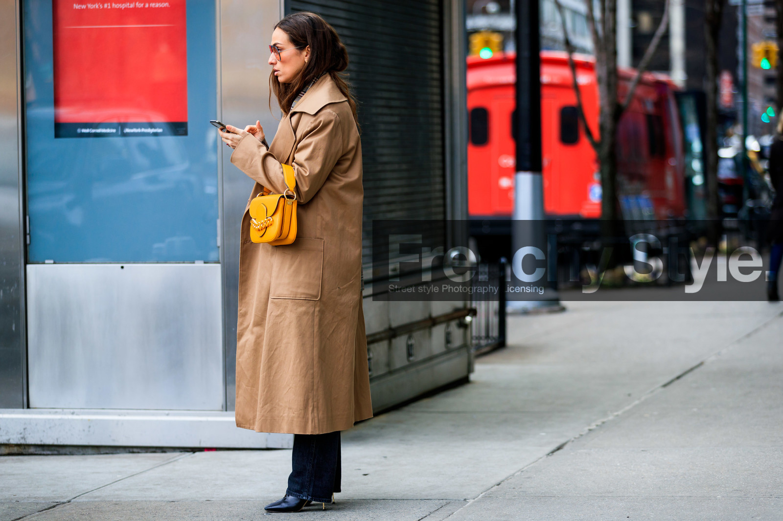 beige coat, black shoes, erika boldrin, leather bag, leather shoes, orange bag, sunglasses, trousers, yellow bag, street style, jonathan paciullo, frenchystyle, NYFW, NEW YORK, AUTUMN WINTER 2019-2020, AW 19-20, FALL WINTER 2019-2020, FW 19-20, FW, fashion week, atmosphere details, horizontal, detail