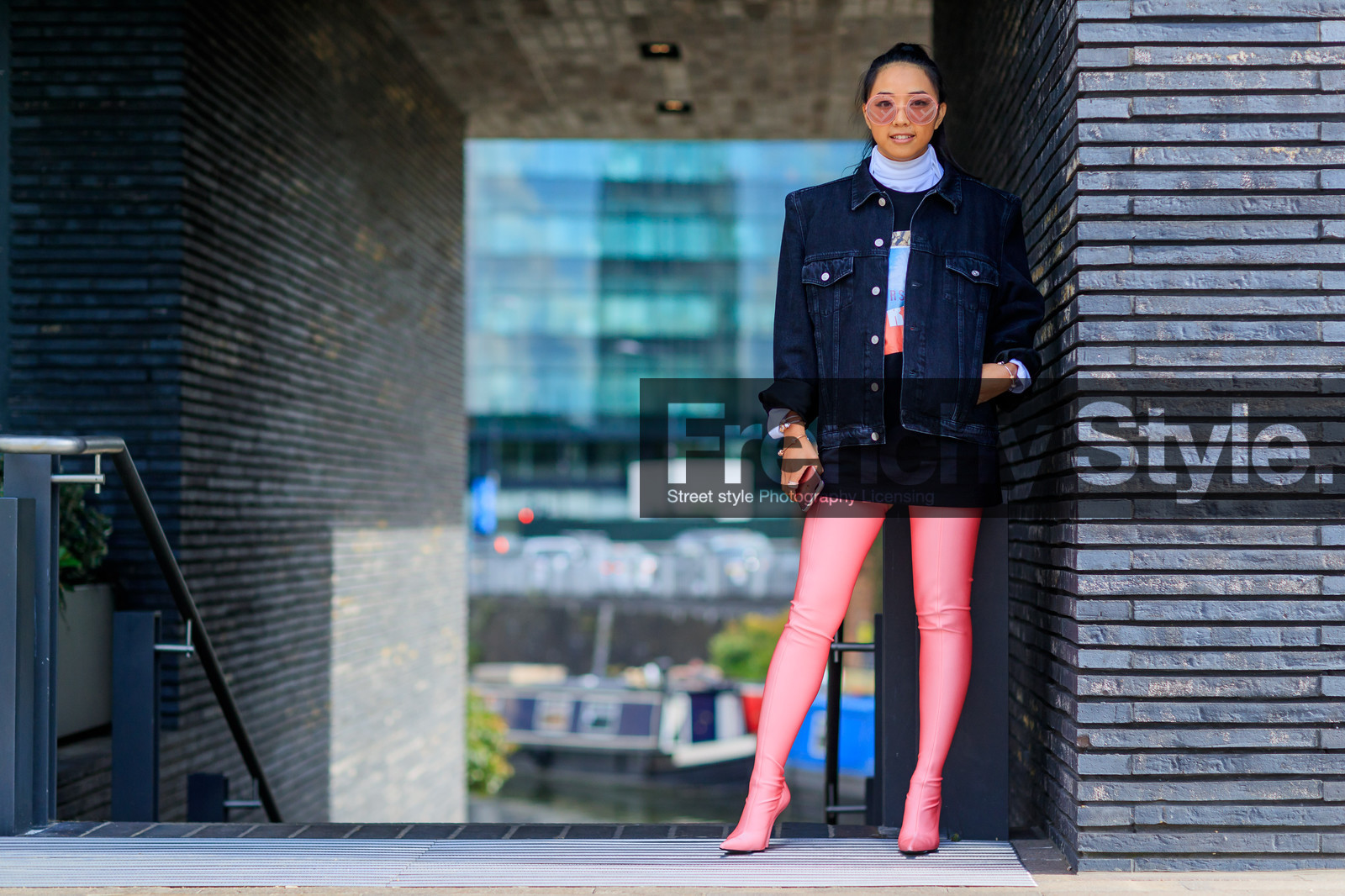 atmosphere details, balenciaga, black denim, black jacket, black sweater, blazer, denim jacket, detail, fashion week, frenchystyle, FW, high heels, horizontal, jonathan paciullo, leather shoes, LFW, LONDON, pink shoes, printed sweater, SPRING SUMMER 2018, SS 18, street style, tights, versace, yuwei zhangzou, yuyu zhangzou