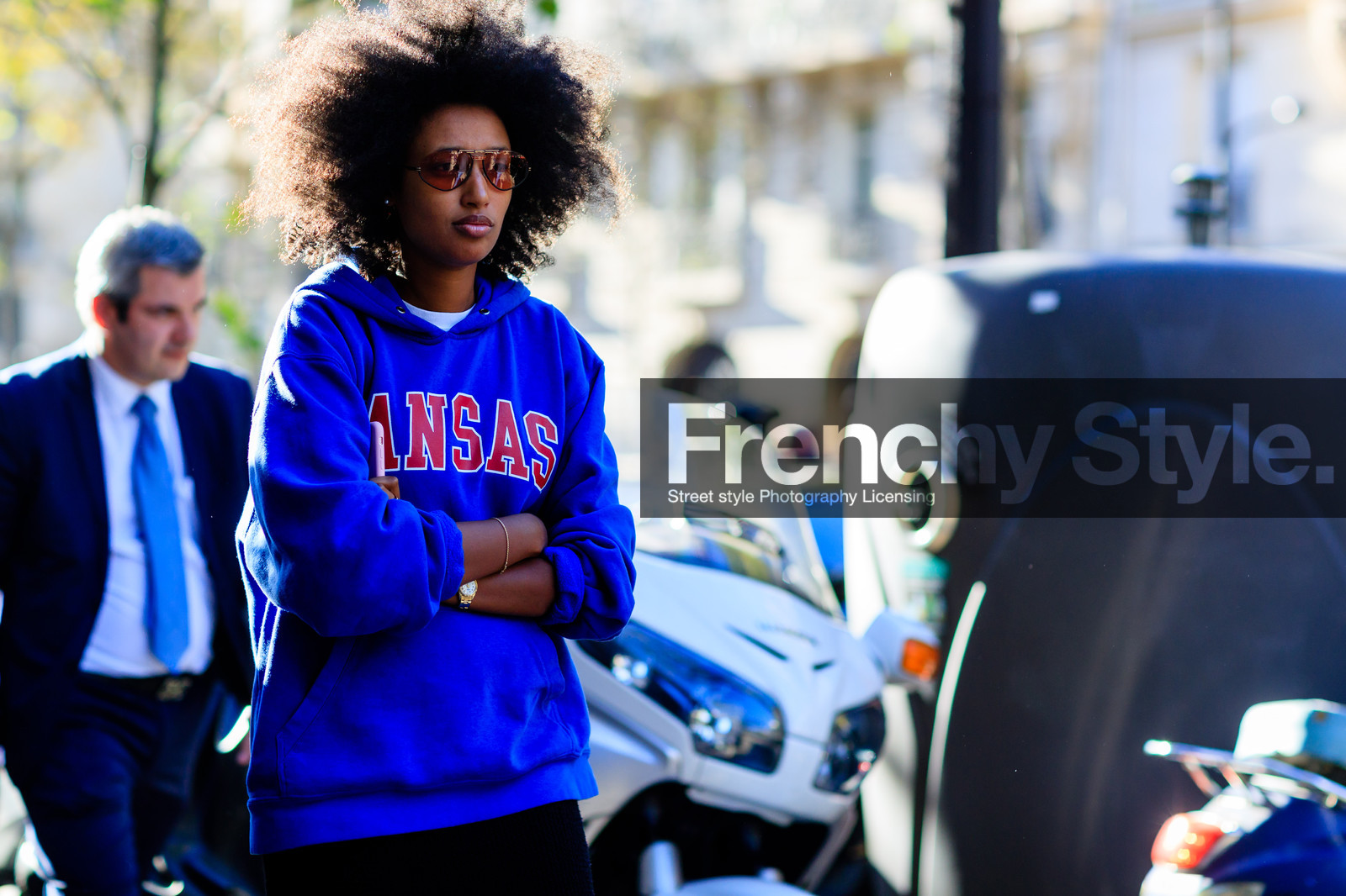 american, atmosphere details, blue sweater, detail, fashion week, frenchystyle, FW, hoodie, horizontal, jonathan paciullo, julia sarr jamois, julia sarr-jamois, PARIS, PFW, printed sweater, SPRING SUMMER 2017, SS 17, street style, sunglasses