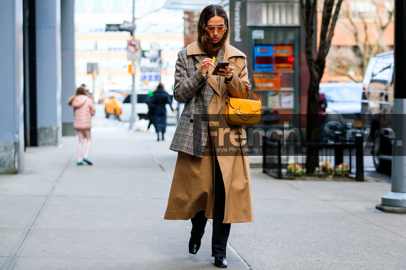 beige coat, black denim, black shoes, checked, denim pants, erika boldrin, graphic jacket, grey jacket, jeans, leather bag, leather shoes, orange bag, plaid, printed jacket, sunglasses, tartan, trench coat, trousers, yellow bag, street style, jonathan paciullo, frenchystyle, NYFW, NEW YORK, AUTUMN WINTER 2019-2020, AW 19-20, FALL WINTER 2019-2020, FW 19-20, FW, fashion week, atmosphere details, horizontal, full length