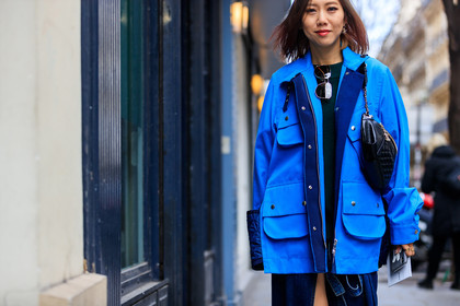 black bag, blue denim, blue jacket, denim skirt, leather bag, street style, jonathan paciullo, FW, frenchystyle, fashion week, PFW, PARIS, AUTUMN WINTER 2018-2019, FALL WINTER 2018-2019, FW 18-19, horizontal, atmosphere details