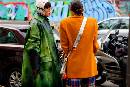 black gloves, checked, graphic pants, green coat, hood, leather bag, leather gloves, multicolor pants, orange jacket, plaid, printed pants, sunglasses, tartan, trousers, fashion week, frenchystyle, FW, jonathan paciullo, street style, PFW, PARIS, AUTUMN WINTER 2018-2019, FALL WINTER 2018-2019, FW 18-19, horizontal, atmosphere details, leaf greener