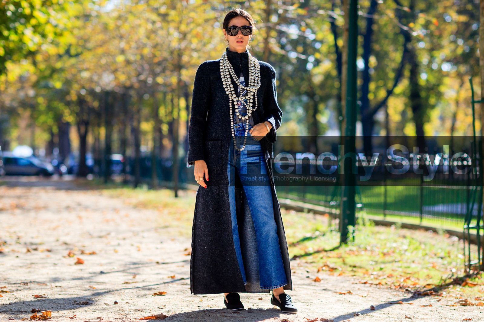 atmosphere details, black shoes, blue denim, chanel, denim pants, detail, fashion week, frenchystyle, FW, gilda ambrosio, horizontal, jeans, jonathan paciullo, leather shoes, long coat, navy coat, necklace, PARIS, pearls, PFW, SPRING SUMMER 2017, SS 17, street style, sunglasses, trousers, wool coat