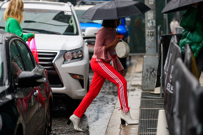 adidas, graphic pants, high heels, leather bag, leather shoes, pink sweater, printed pants, red pants, sweatpants, trousers, white bag, white boots, street style, jonathan paciullo, FW, frenchystyle, fashion week, NYFW, NEW YORK, AUTUMN WINTER 2018-2019, AW 18-19, FALL WINTER 2018-2019, FW 18-19, atmosphere details, horizontal, full length