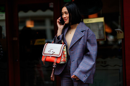 beige top, checked, graphic bag, graphic jacket, graphic pants, grey jacket, grey pants, grey suit, jw anderson, leather bag, plaid, printed bag, printed jacket, printed pants, Tiffany Hsu, trousers, white bag, LONDON, LFW, fashion week, frenchystyle, FW, jonathan paciullo, street style, AUTUMN WINTER 2019-2020, AW 19-20, FW 19-20, FALL WINTER 2019-2020, horizontal, atmosphere details, detail