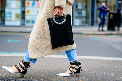 atmosphere details, AUTUMN WINTER 2017-2018, AW 17-18, beige coat, beige fur, black and white shoes, black bag, blue denim, denim pants, detail, FALL WINTER 2017-2018, fashion week, felicity kay, frenchystyle, Fur coat, FW, FW 17-18, graphic bag, high heels, horizontal, jeans, jonathan paciullo, leather bag, leather shoes, LFW, LONDON, shearling, street style, trousers