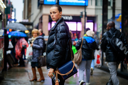black bag, black jacket, blue bag, down jacket, leather bag, pulled back hair, wet hair, street style, jonathan paciullo, FW, frenchystyle, fashion week, NYFW, NEW YORK, AUTUMN WINTER 2018-2019, AW 18-19, FALL WINTER 2018-2019, FW 18-19, atmosphere details, horizontal, detail, model, edie campbell