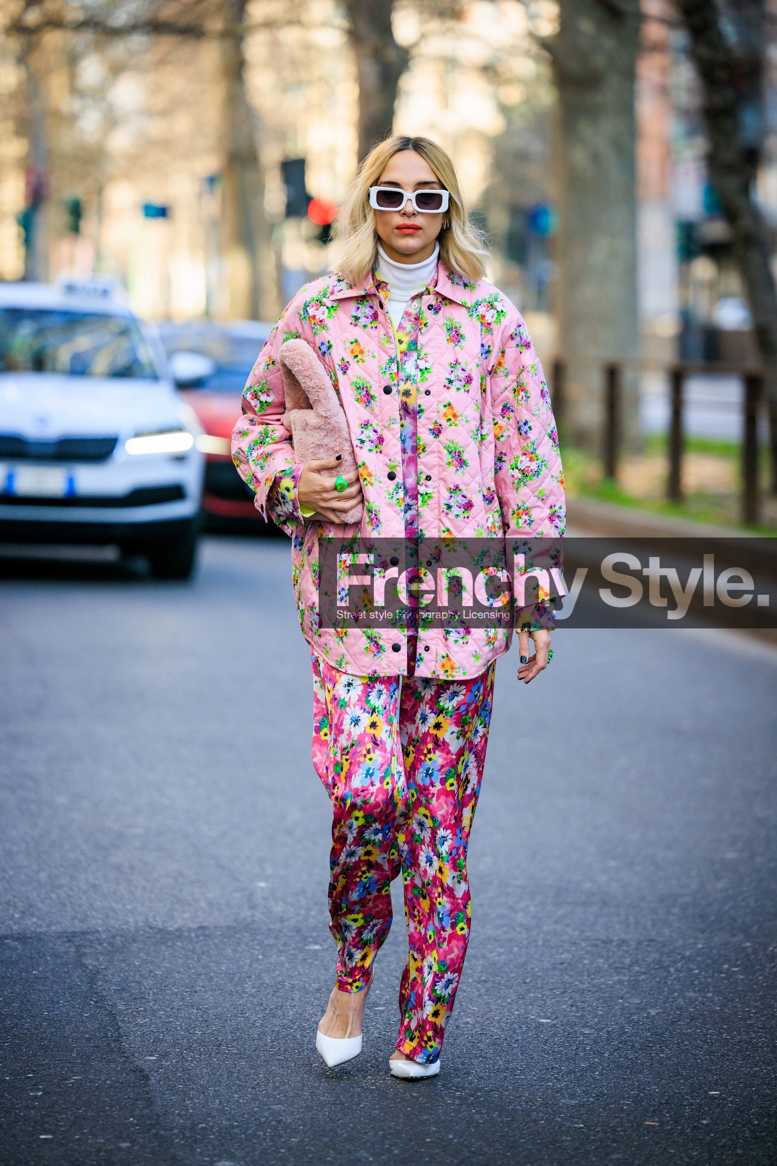 white sunglasses, pink jacket, pink pants, flowered suit, pink bag, furry bag, fluffy bag, white turtleneck, multicolor jacket, multicolor pants, white stilettos, green rings, fashion week, frenchystyle, FW, jonathan paciullo, street style, vertical, full length