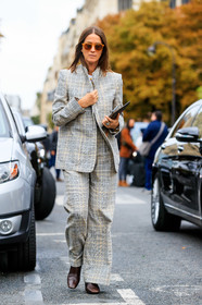 emily zak, checked jacket, checked pants, checked suits, light beige jacket, light beige suits, light beige pants, orange sunglasses, loose pants, fashion week, frenchystyle, FW, jonathan paciullo, street style, SPRING SUMMER 2020, SS 20, PFW, PARIS, vertical, full length