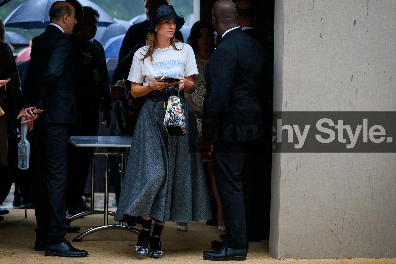 zina charkoplia, dior bag, dior belt, dior hat, dior skirt, dior earrings, dior total look, dior t-shirt, black hat, tulle hat, tulle details, black leather belt, pearl earrings, white t-shirt, letter printed t-shirt, dark grey skirt, white bag, embroidered bag, floral embroidered bag, black and white shoes, checked shoes, black socks, long skirt, lady dior bag, fashion week, frenchystyle, FW, jonathan paciullo, street style, SPRING SUMMER 2020, SS 20, PFW, PARIS, horizontal, atmosphere details, full length