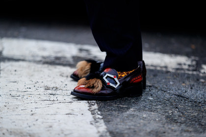 black shoes, bordeaux, burgundy, fur shoes, leather shoes, loafers, trousers, street style, jonathan paciullo, FW, frenchystyle, fashion week, NYFW, NEW YORK, AUTUMN WINTER 2018-2019, AW 18-19, FALL WINTER 2018-2019, FW 18-19, atmosphere details, horizontal, detail, phoebe arnold