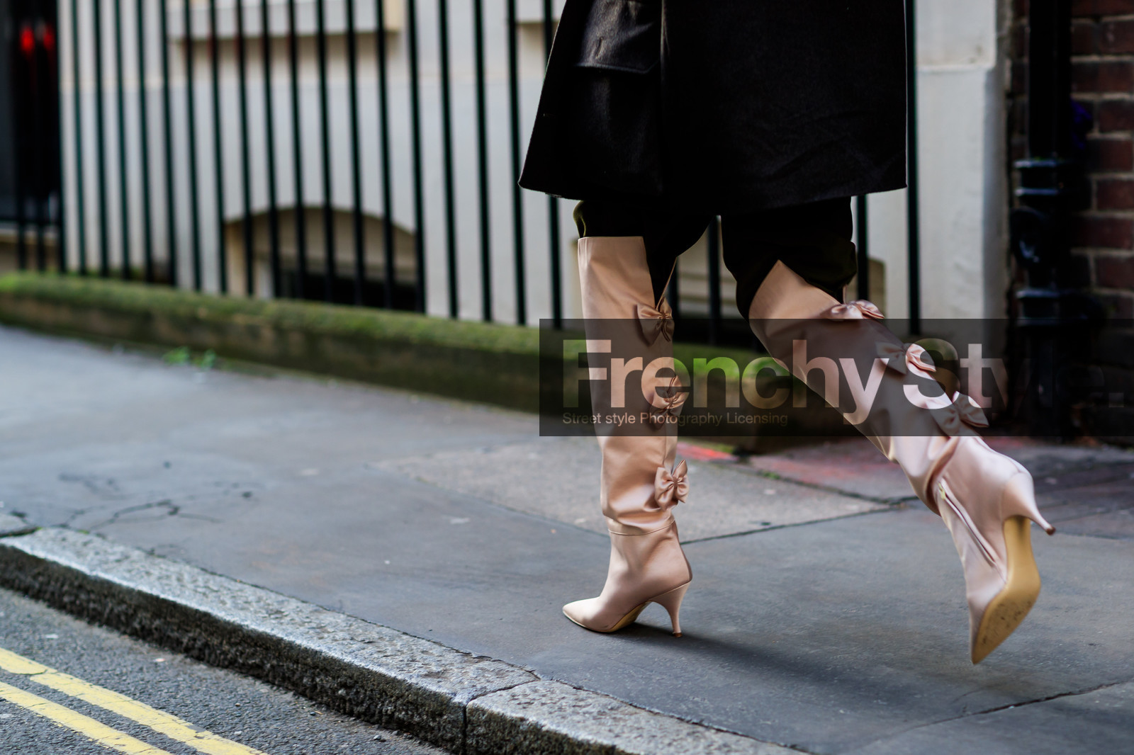 bow, high boots, high heels, leather shoes, pink boots, fashion week, frenchystyle, FW, jonathan paciullo, street style, LFW, LONDON, AUTUMN WINTER 2018-2019, AW 18-19, FALL WINTER 2018-2019, FW 18-19, horizontal, atmosphere details, detail