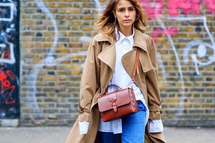 atmosphere details, AUTUMN WINTER 2017-2018, AW 17-18, beige coat, blue denim, brown bag, cristina fernandez, denim pants, detail, FALL WINTER 2017-2018, fashion week, frenchystyle, FW, FW 17-18, horizontal, jeans, jonathan paciullo, leather bag, LFW, LONDON, street style, trench coat, trousers, white shirt