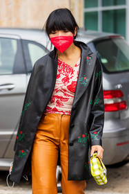 bag, black coat, camel pants, flower, flower print, leather bag, leather coat, leather pants, msgm bag, print, printed bag, printed coat, printed top, red top, Susie Lau, twisted top, yellow bag, fashion week, frenchystyle, FW, jonathan paciullo, street style, SPRING SUMMER 2022, SS 22, MFW, MILAN, vertical, atmosphere details