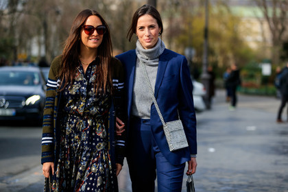 laure heriard dubreuil, astrid boutrot, navy blue jacket, navy blue pants, turtleneck pullover, light grey pullover, strassed bag, crossbody bag, silvered bag, box bag, square shape bag, kaki cardigan, navy blue cardigan, lurex cardigan, sequins cardigan, striped cardigan, floral printed dress, black dress, lurex dress, button dress, golden dress, polka dots dress, long cardigan, chanel cardigan, burgundy sunglasses, fashion week, frenchystyle, FW, jonathan paciullo, street style, PFW, PARIS, horizontal, atmosphere details, detail