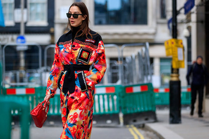 flowers, graphic dress, leather bag, miu miu, printed dress, red bag, red dress, studs, sunglasses, street style, jonathan paciullo, FW, frenchystyle, fashion week, LFW, LONDON, AUTUMN WINTER 2018-2019, AW 18-19, FALL WINTER 2018-2019, FW 18-19, horizontal, atmosphere details, detail, estelle pigault